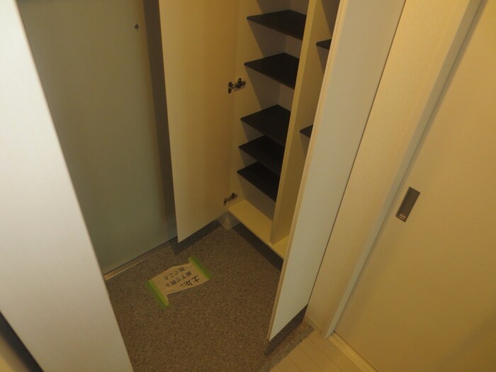 物件内観写真16　(玄関)