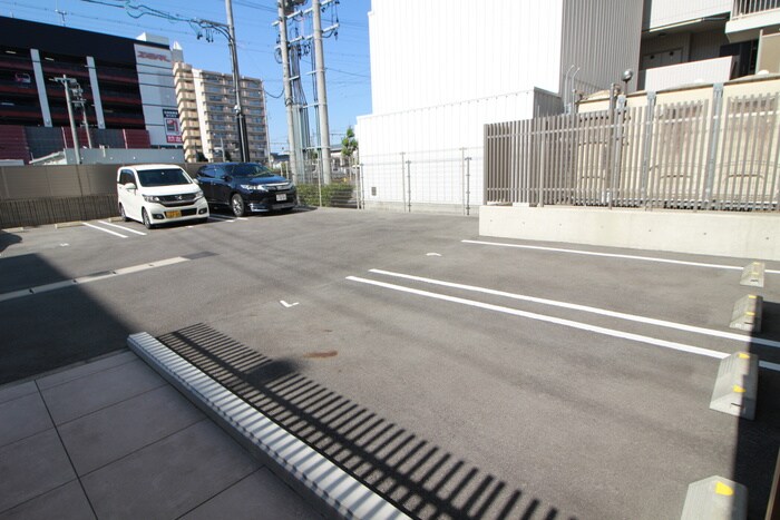 物件外観写真4　(駐車場)
