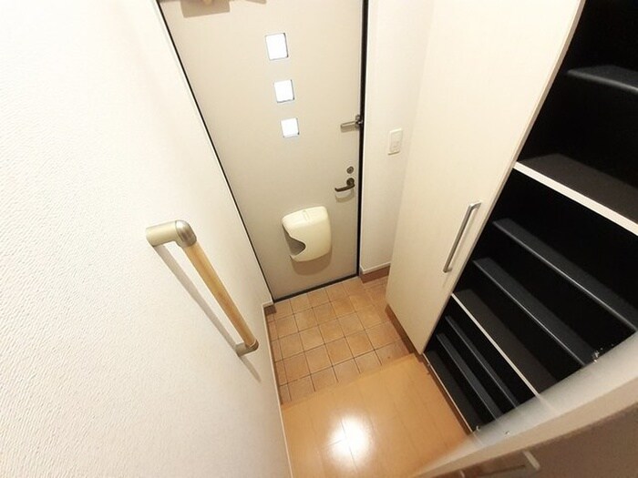 物件内観写真10　(玄関)