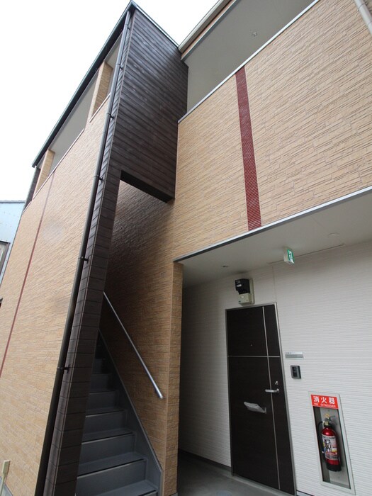 物件外観写真5　(エントランス部分)