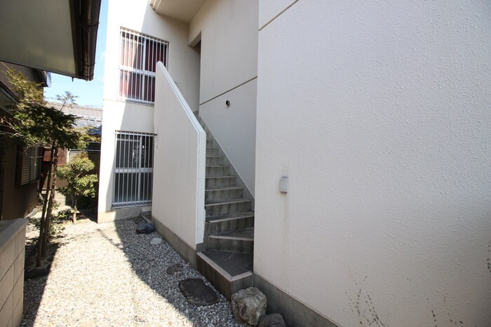 物件外観写真4　(エントランス部分)