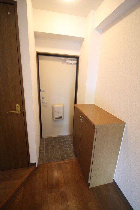 物件内観写真17　(玄関)