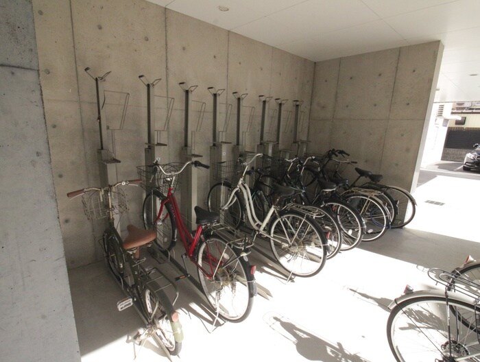 物件外観写真4　(駐輪場)