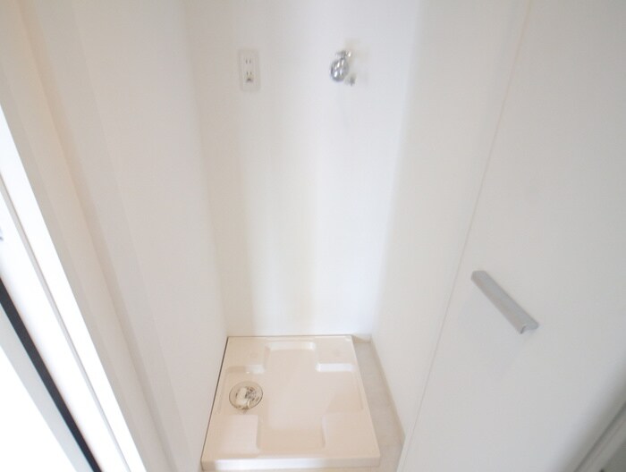 物件内観写真16　(洗濯機置場)