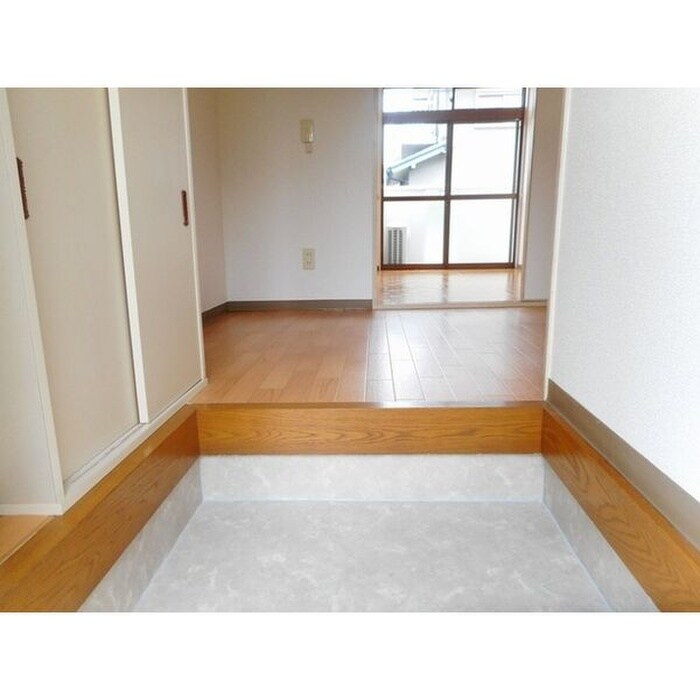 物件内観写真9　(玄関)