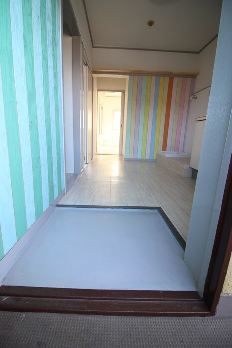 物件内観写真5　(玄関)