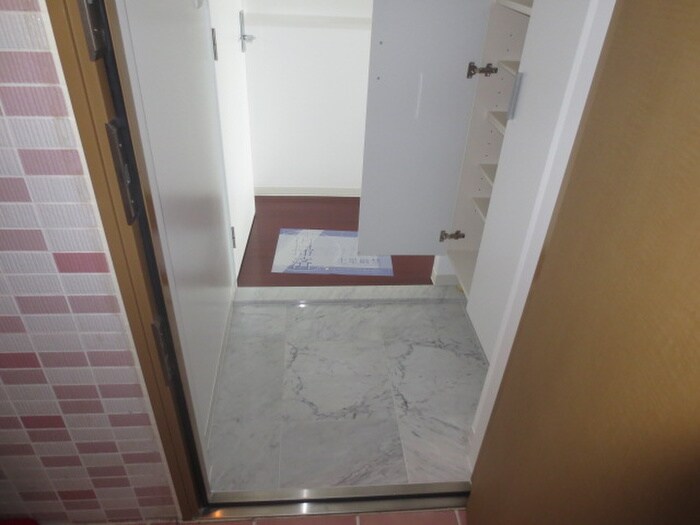 物件内観写真7　(玄関)