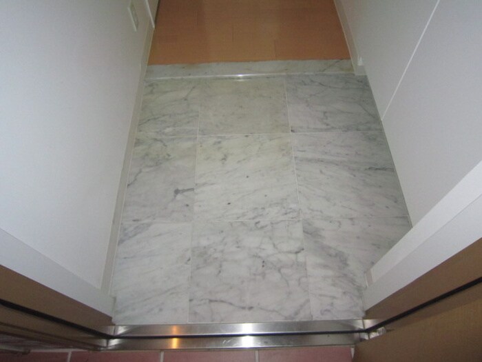 物件内観写真7　(玄関)