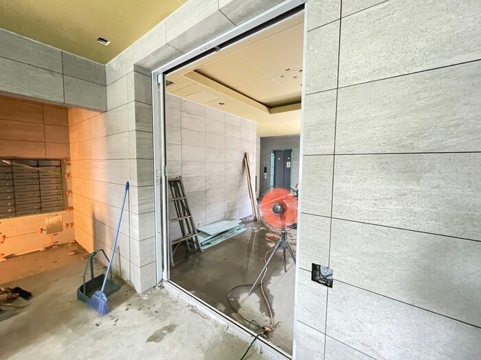 物件外観写真3　(エントランス部分)