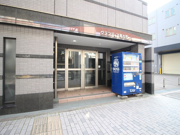 物件外観写真2　(エントランス部分)