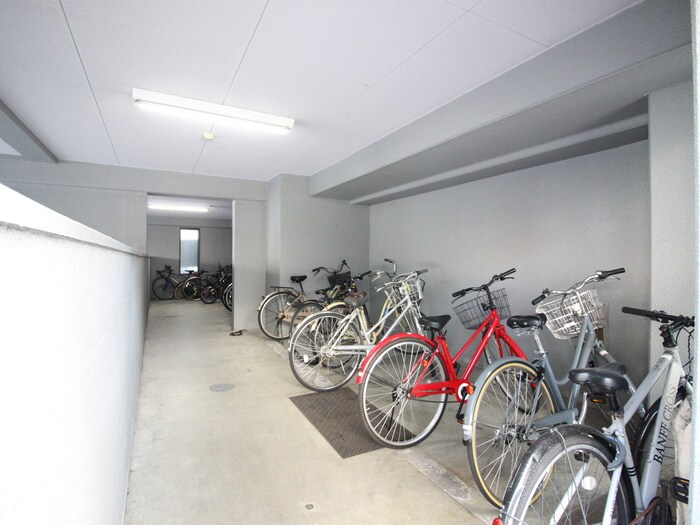 物件外観写真4　(駐輪場)