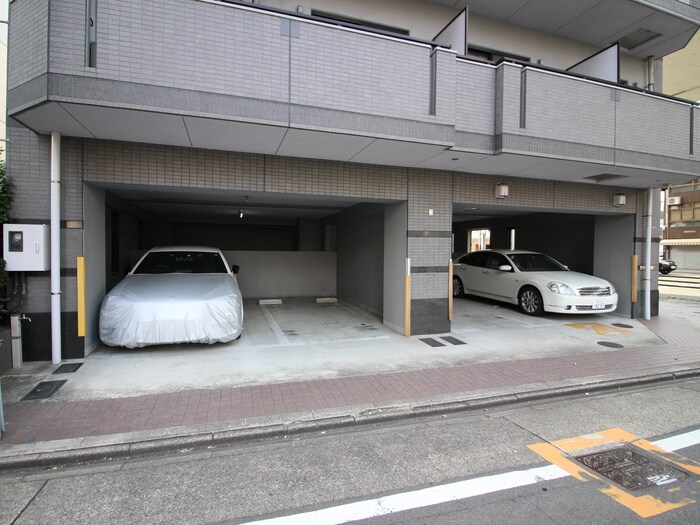 物件外観写真5　(駐車場)