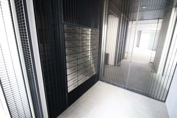 物件外観写真5　(エントランス部分)