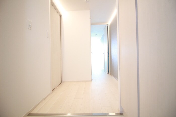 物件内観写真16　(玄関)