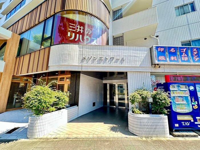 物件外観写真2　(エントランス部分)