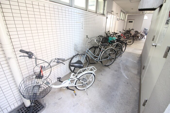 物件外観写真6　(駐輪場)