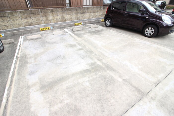 物件外観写真5　(駐車場)