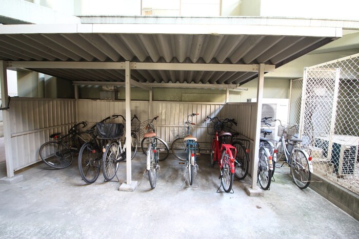 物件外観写真2　(駐輪場)