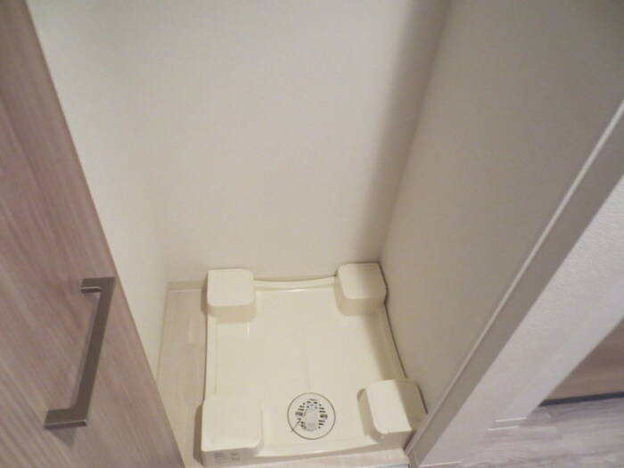 物件内観写真16　(洗濯機置場)