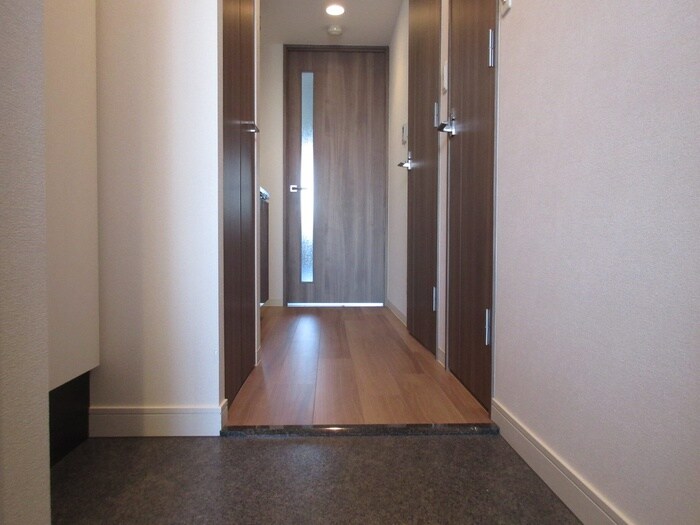 物件内観写真18　(玄関)