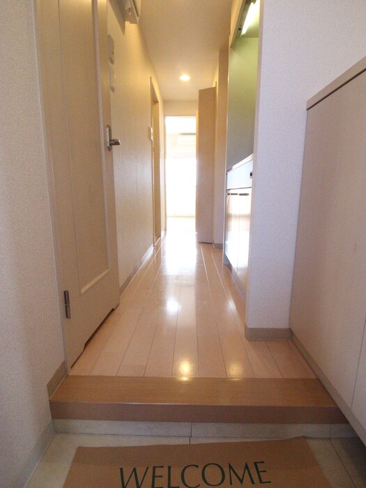 物件内観写真10　(玄関)