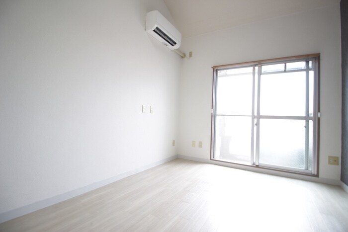 物件内観写真7　(室内からの展望)