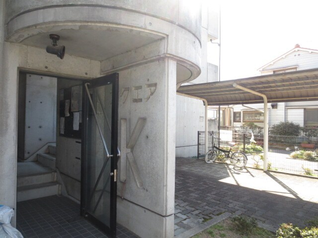 物件外観写真3　(エントランス部分)