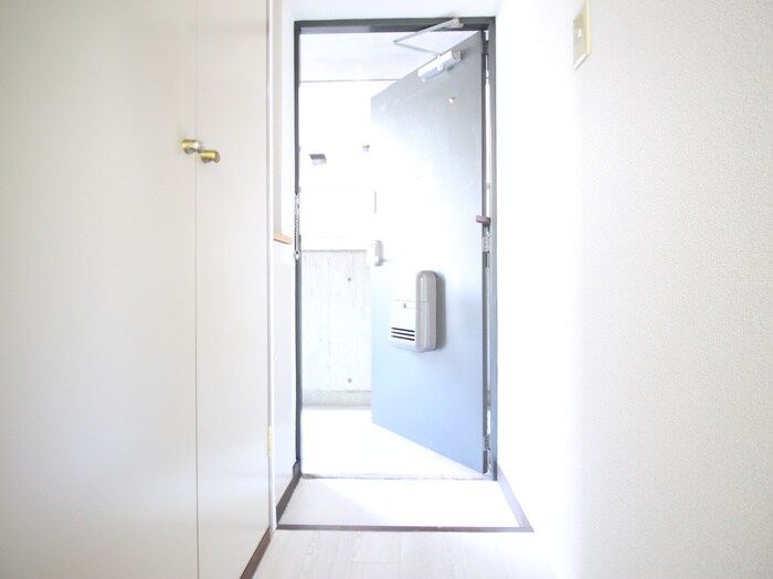 物件内観写真18　(玄関)