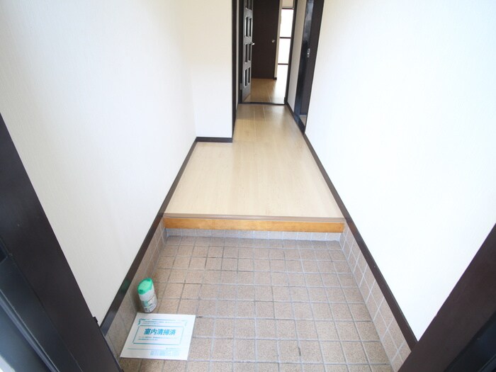 物件内観写真18　(玄関)
