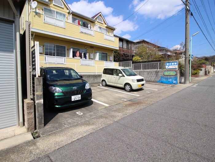 物件外観写真3　(駐車場)