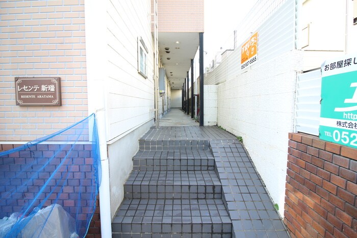 物件外観写真6　(エントランス部分)