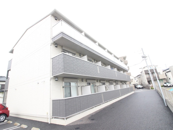 メゾンドアミーの物件外観写真