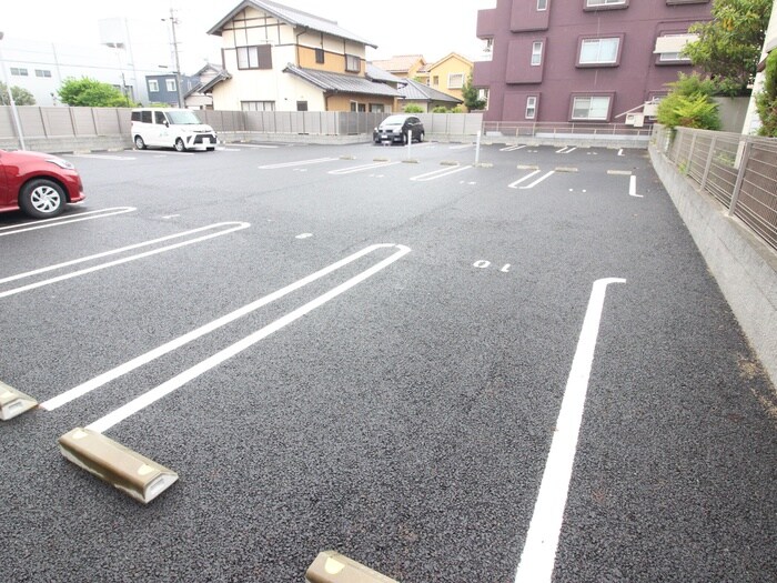 物件外観写真4　(駐車場)