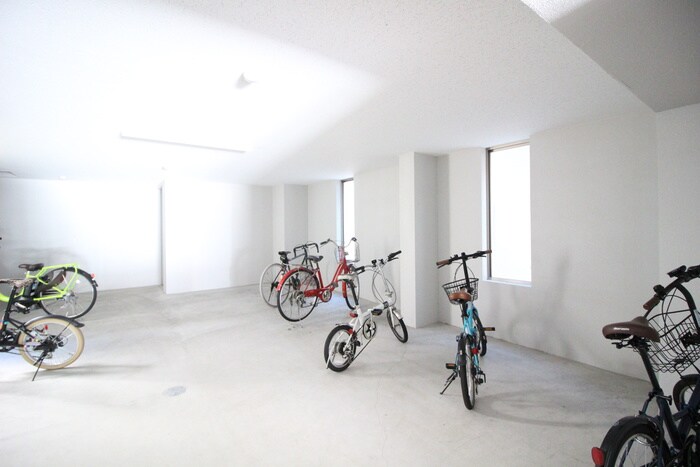 物件外観写真4　(駐輪場)
