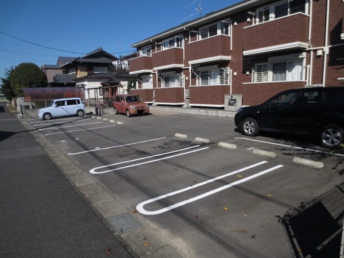 物件外観写真3　(駐車場)