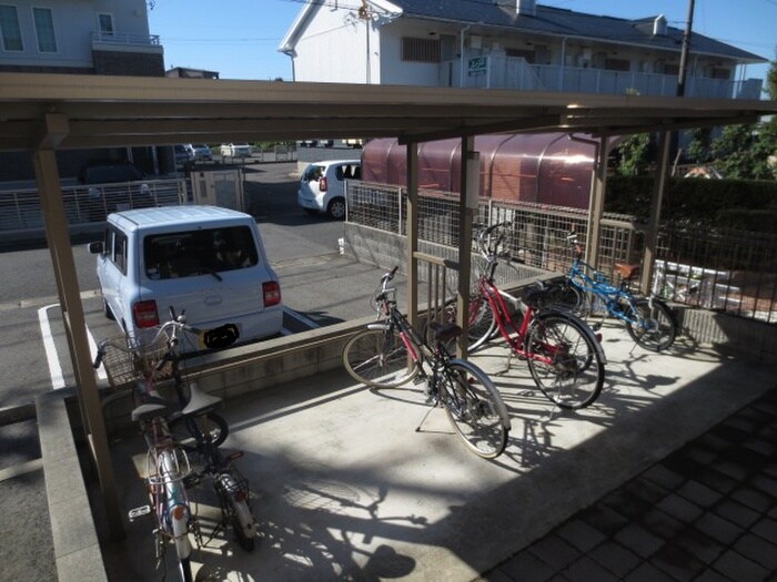 物件外観写真4　(駐輪場)