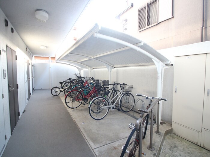 物件外観写真5　(駐輪場)