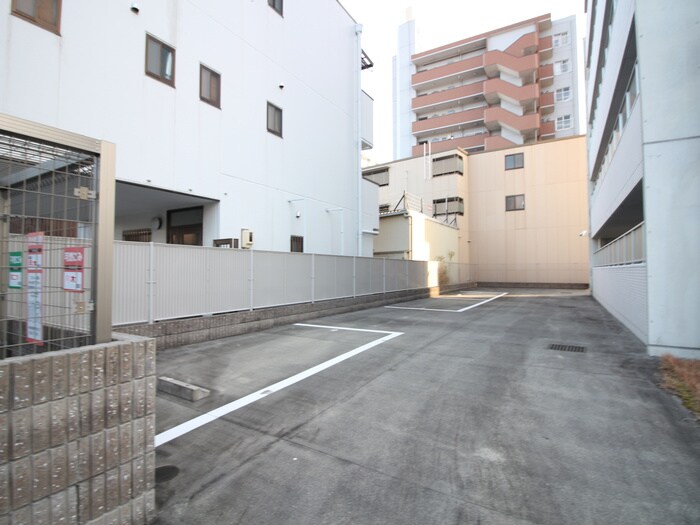 物件外観写真6　(駐車場)