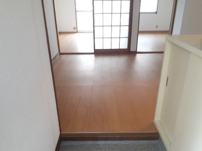 物件内観写真4　(玄関)