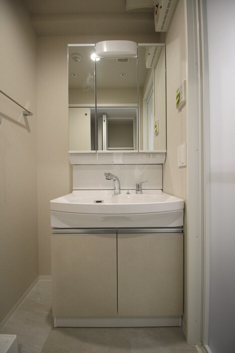 物件内観写真8　(洗面)