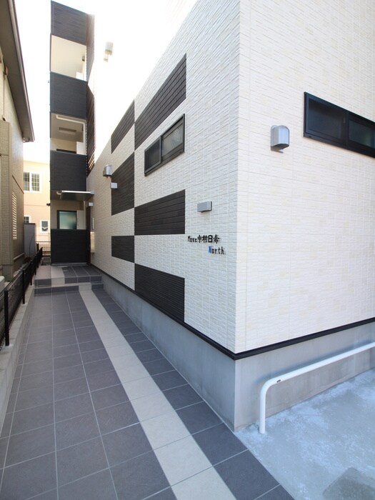 物件外観写真5　(エントランス部分)