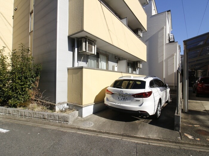 物件外観写真5　(駐車場)