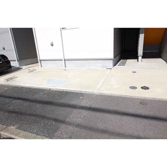 物件外観写真4　(駐車場)