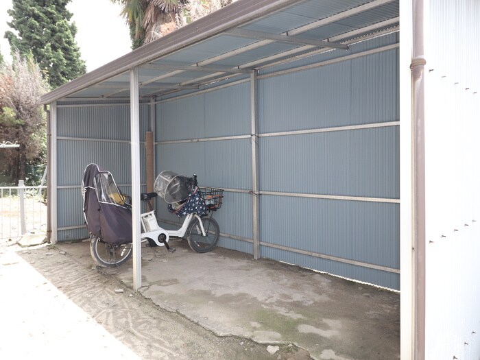 物件外観写真4　(駐輪場)