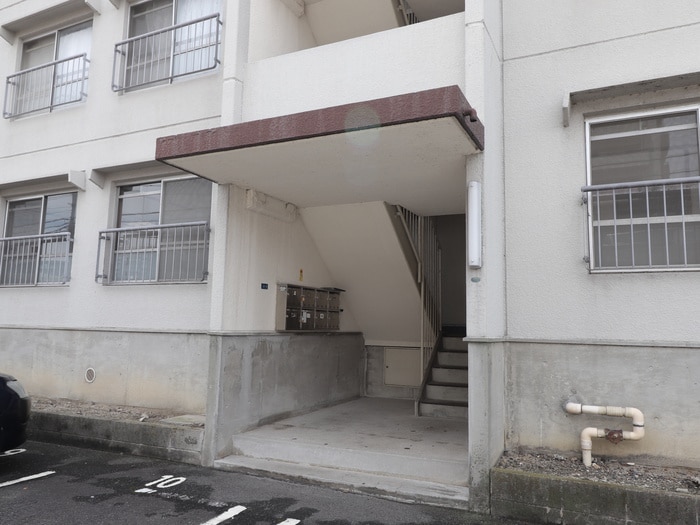 物件外観写真5　(エントランス部分)