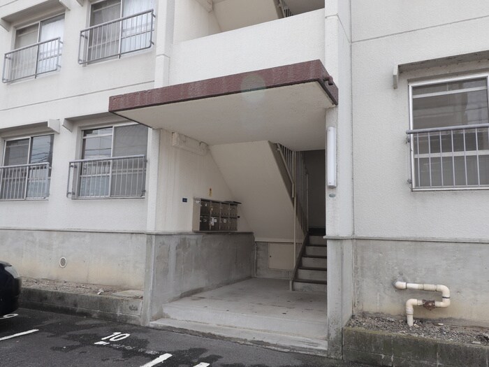 物件外観写真5　(エントランス部分)