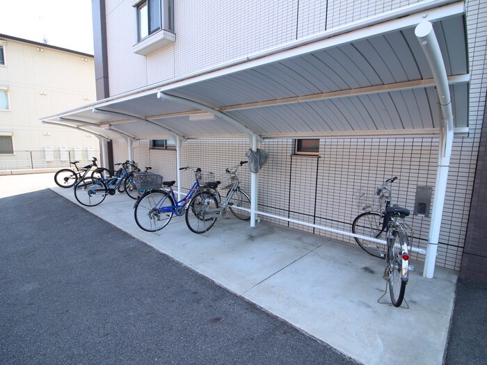 物件外観写真4　(駐輪場)