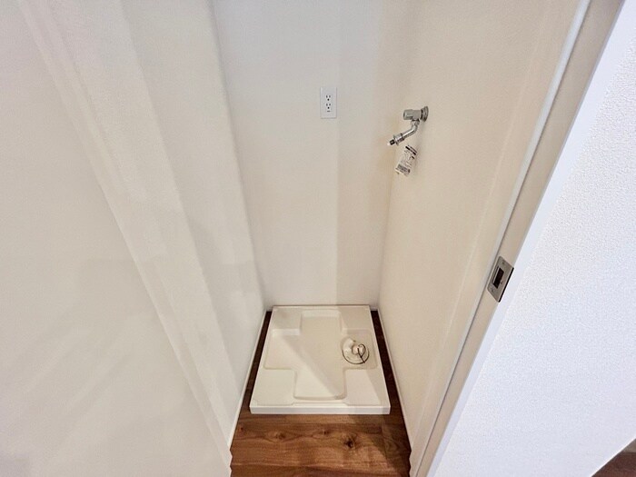 物件内観写真12　(洗濯機置場)