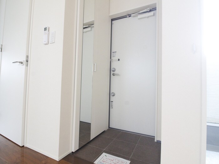 物件内観写真17　(玄関)
