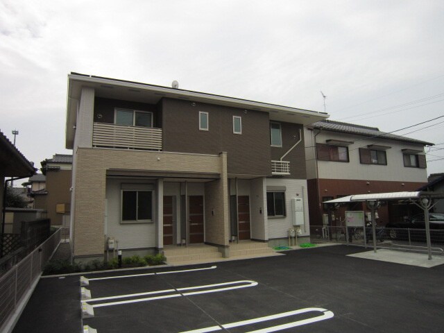 物件外観写真3　(エントランス部分)